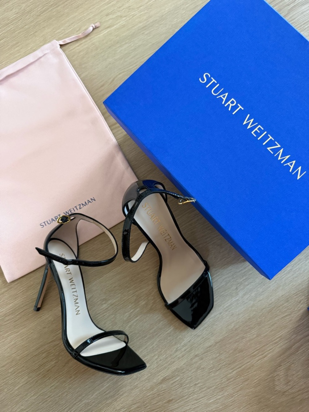 Stuart Weitzman nudistcurve 4” heels